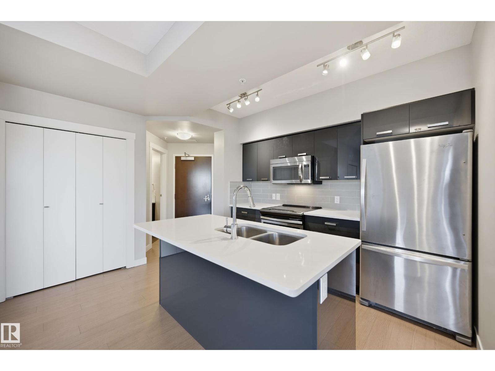 #606 10410 102 AV NW, Edmonton