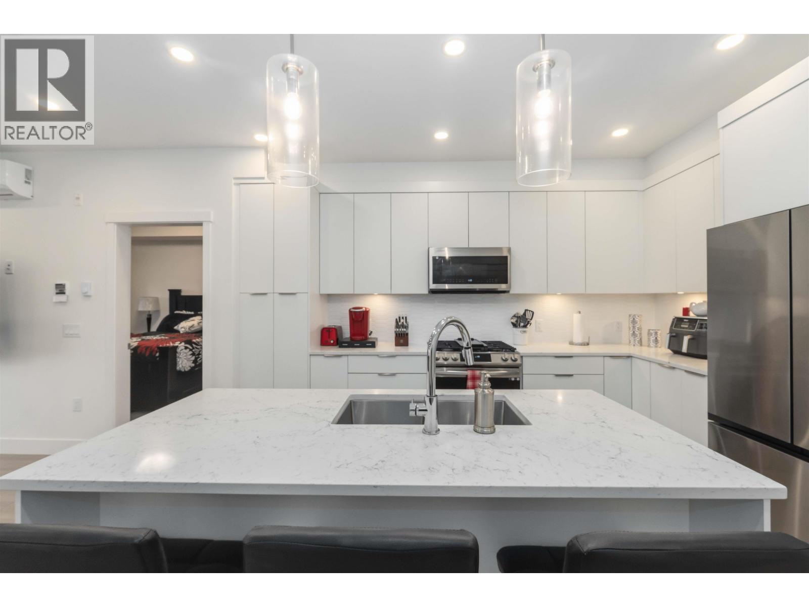 415 22633 SELKIRK AVENUE, Maple Ridge