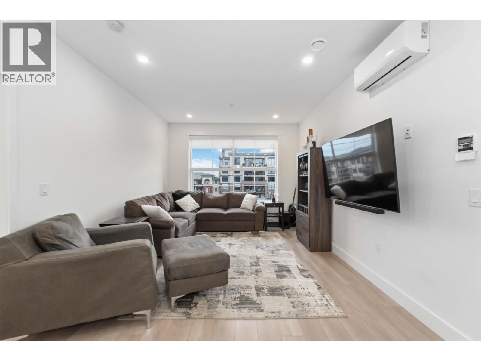 415 22633 SELKIRK AVENUE, Maple Ridge