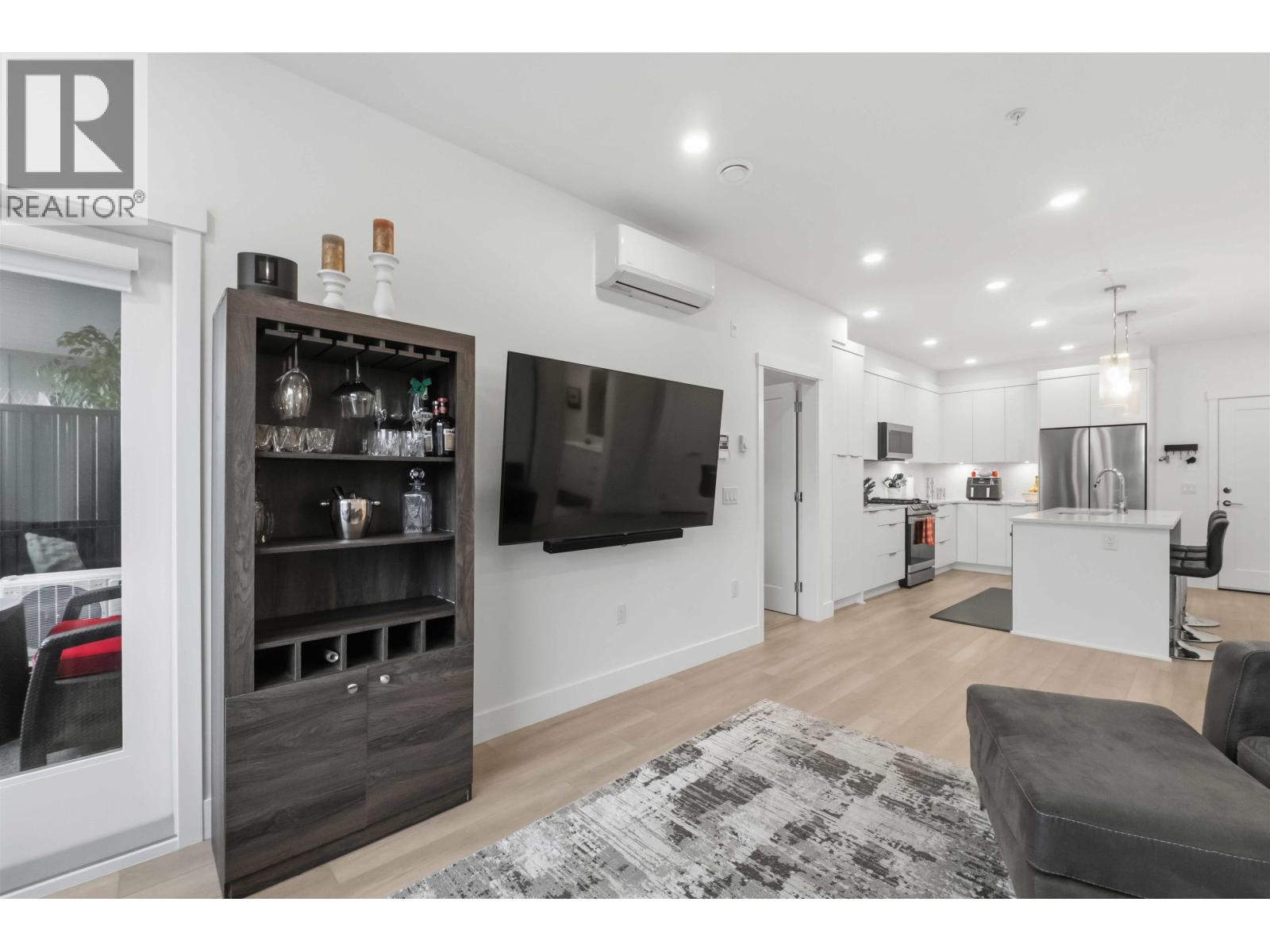 415 22633 SELKIRK AVENUE, Maple Ridge