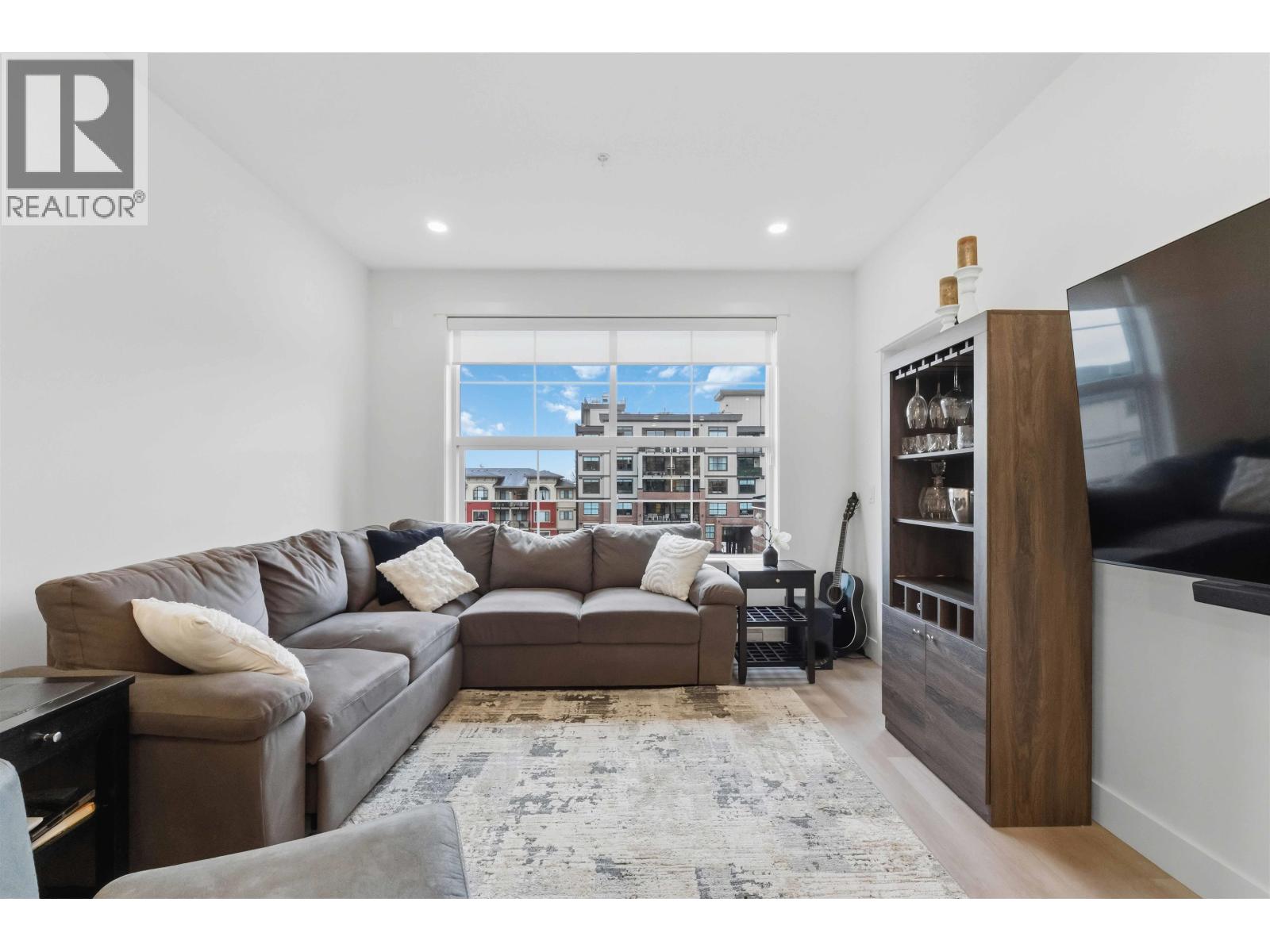 415 22633 SELKIRK AVENUE, Maple Ridge