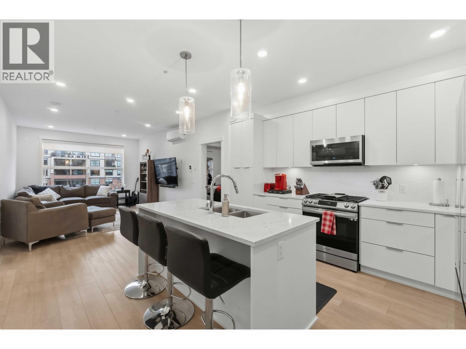 415 22633 SELKIRK AVENUE, Maple Ridge