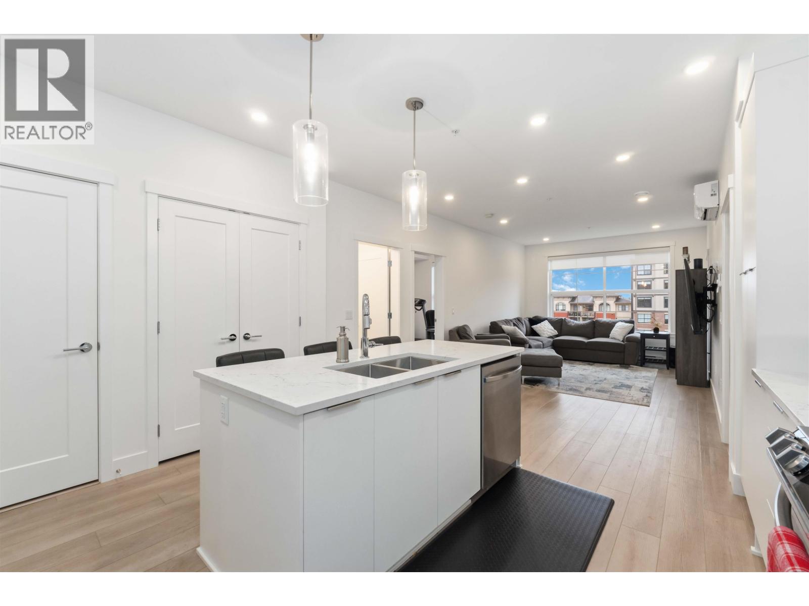 415 22633 SELKIRK AVENUE, Maple Ridge