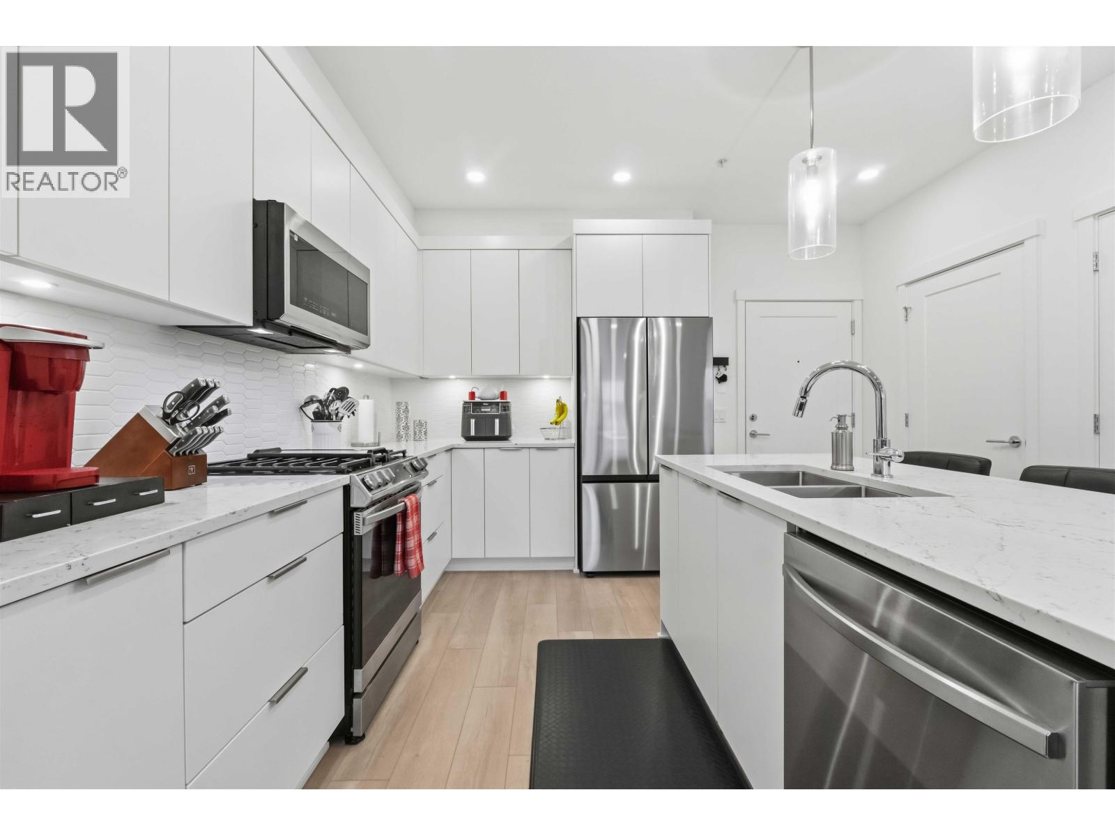 415 22633 SELKIRK AVENUE, Maple Ridge