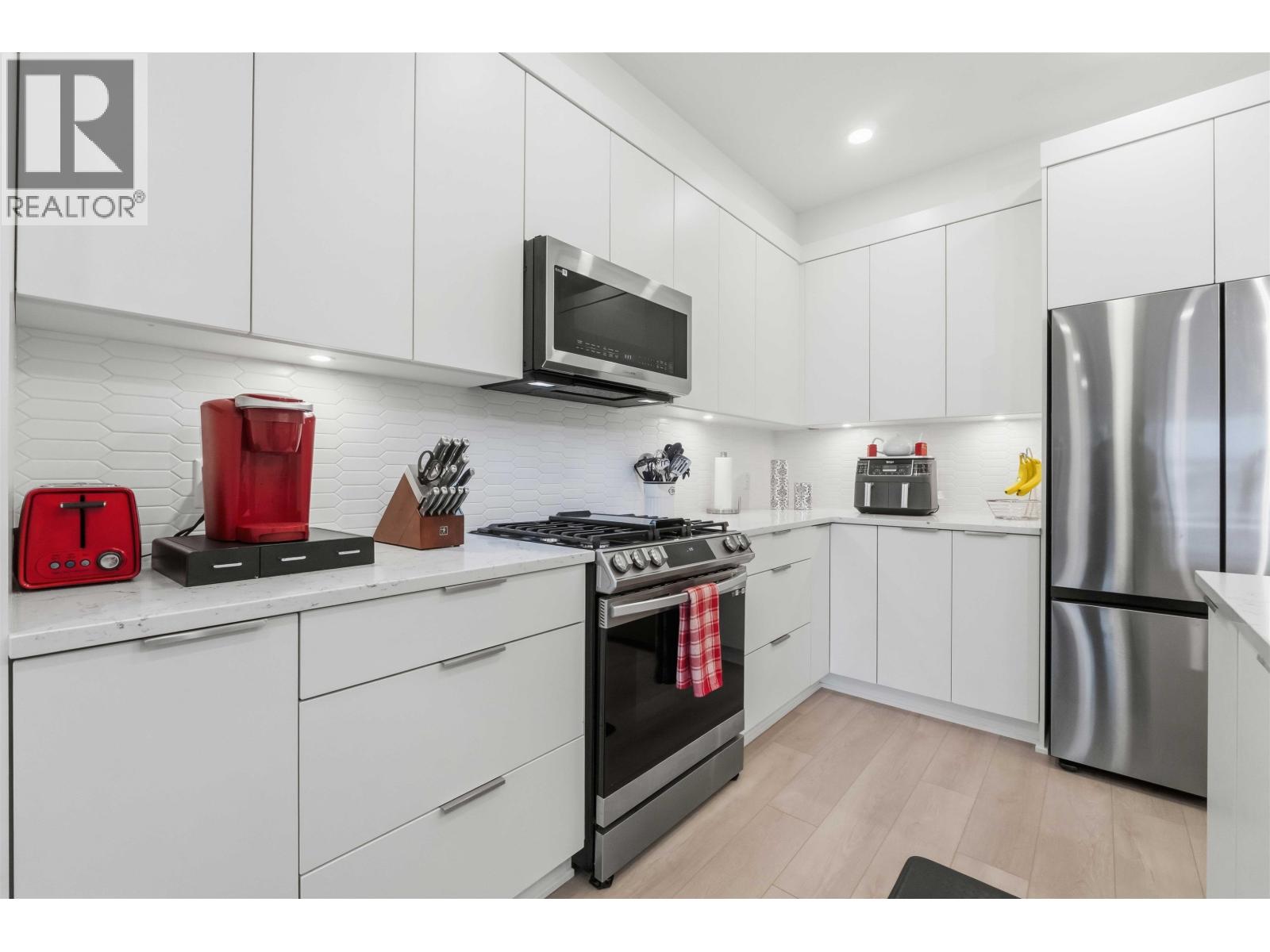 415 22633 SELKIRK AVENUE, Maple Ridge