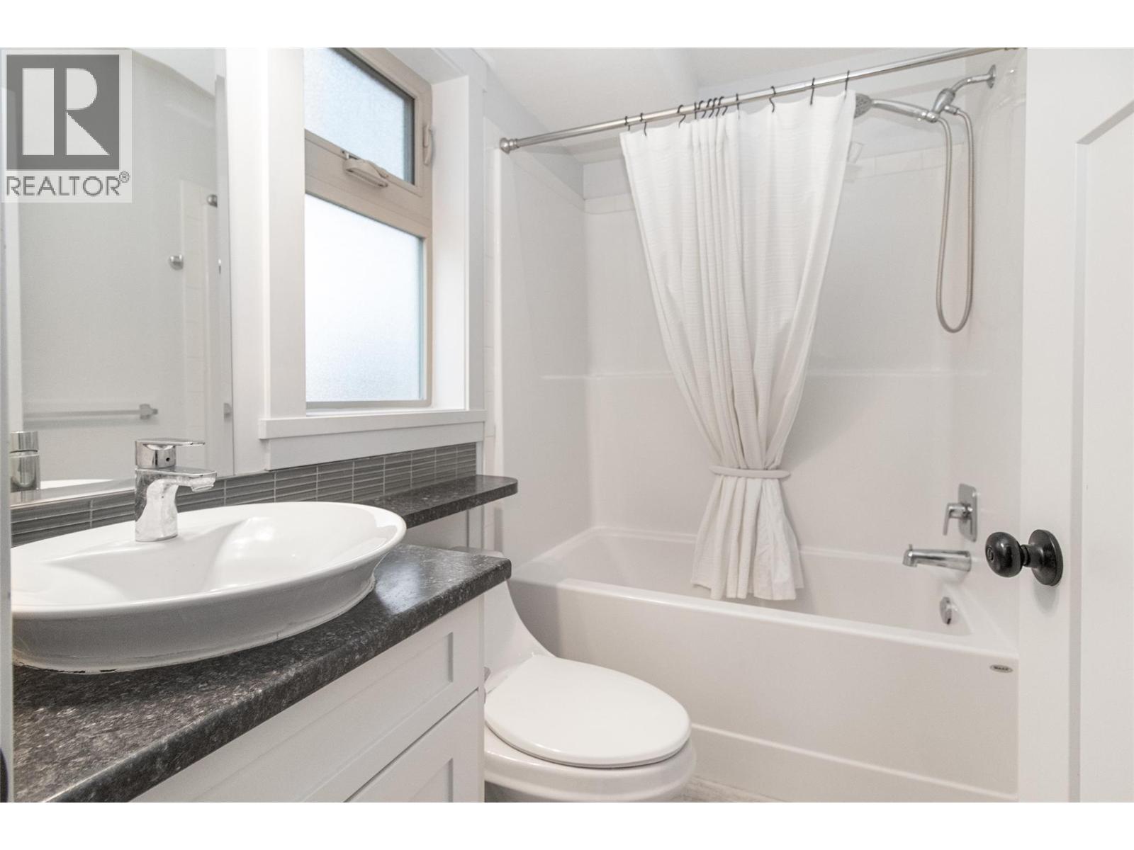  560 Christleton Avenue, Kelowna