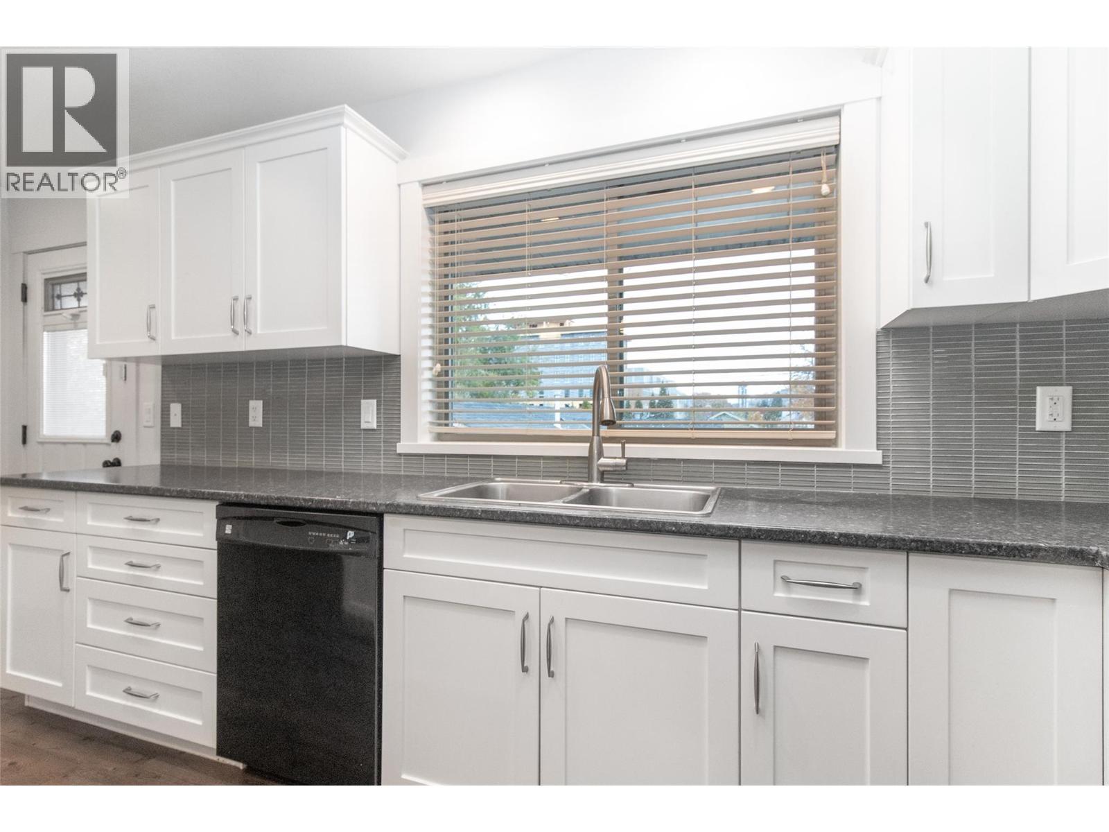  560 Christleton Avenue, Kelowna