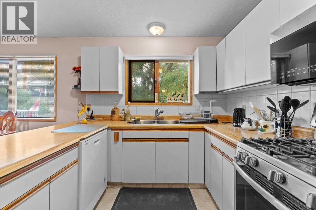  341 2 Street Southeast, Salmon Arm