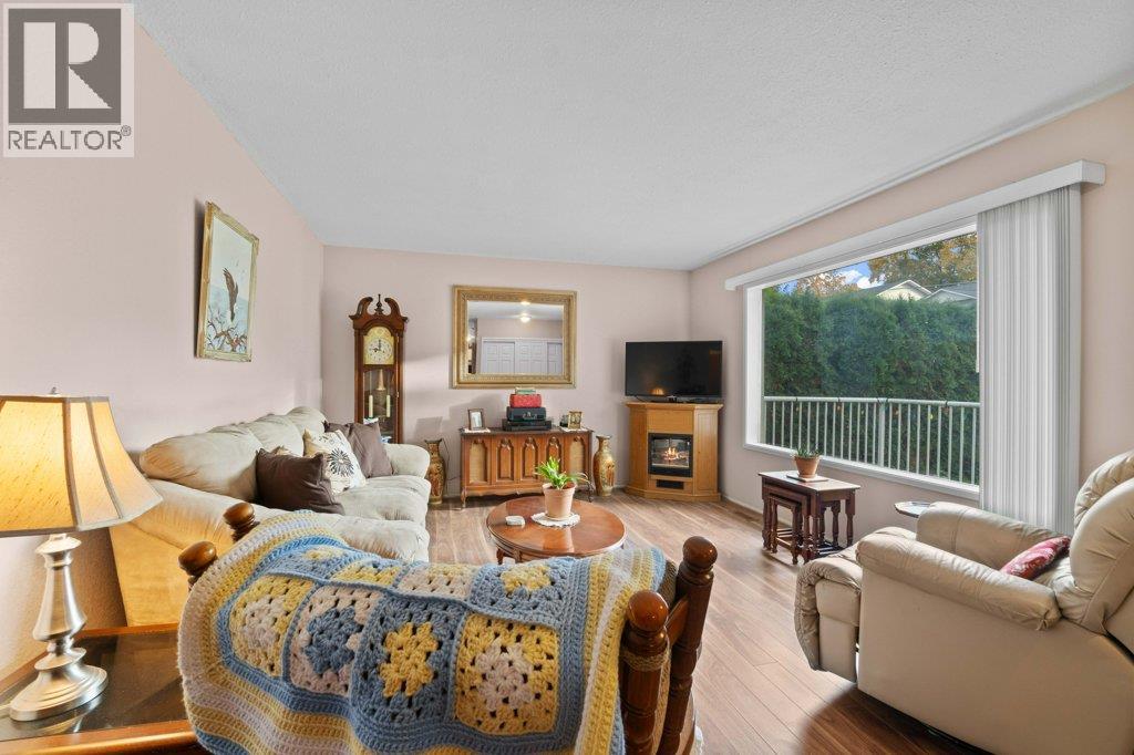  341 2 Street Southeast, Salmon Arm