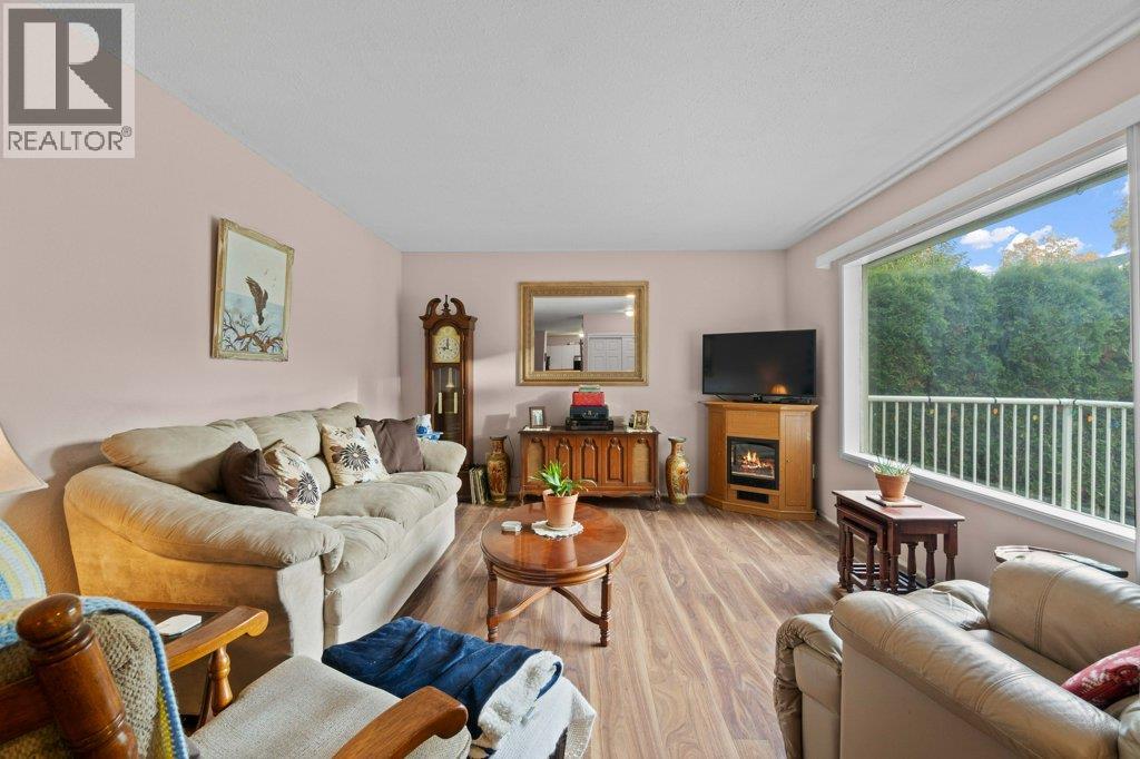  341 2 Street Southeast, Salmon Arm