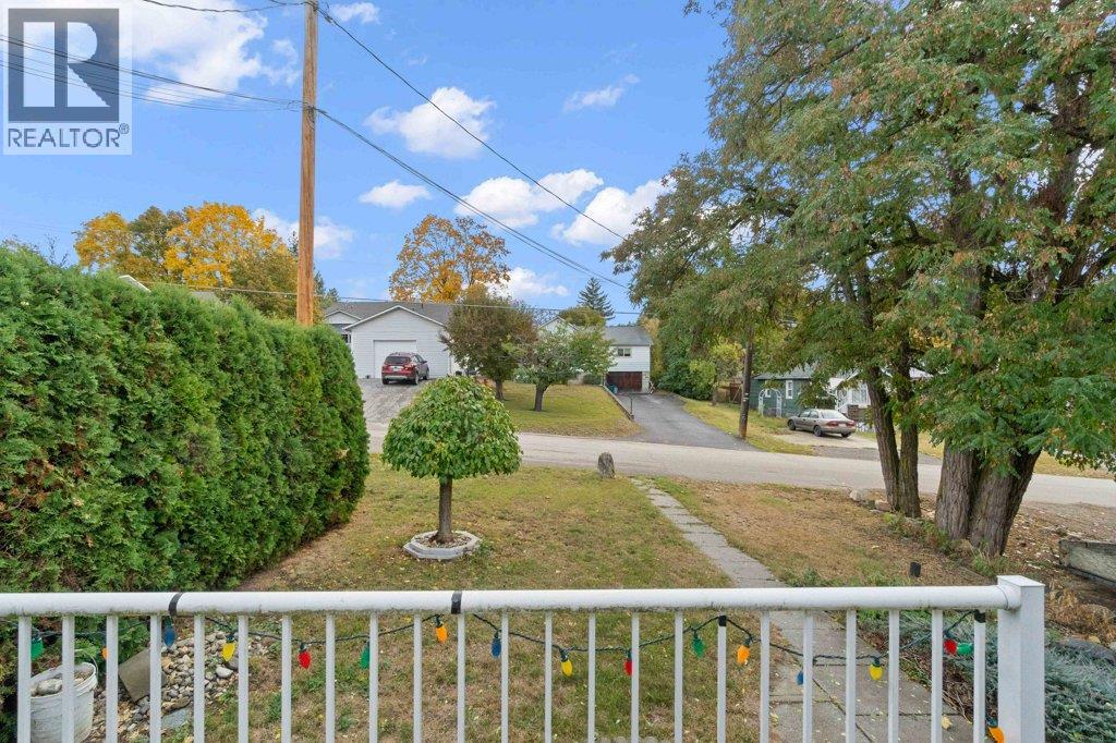  341 2 Street Southeast, Salmon Arm