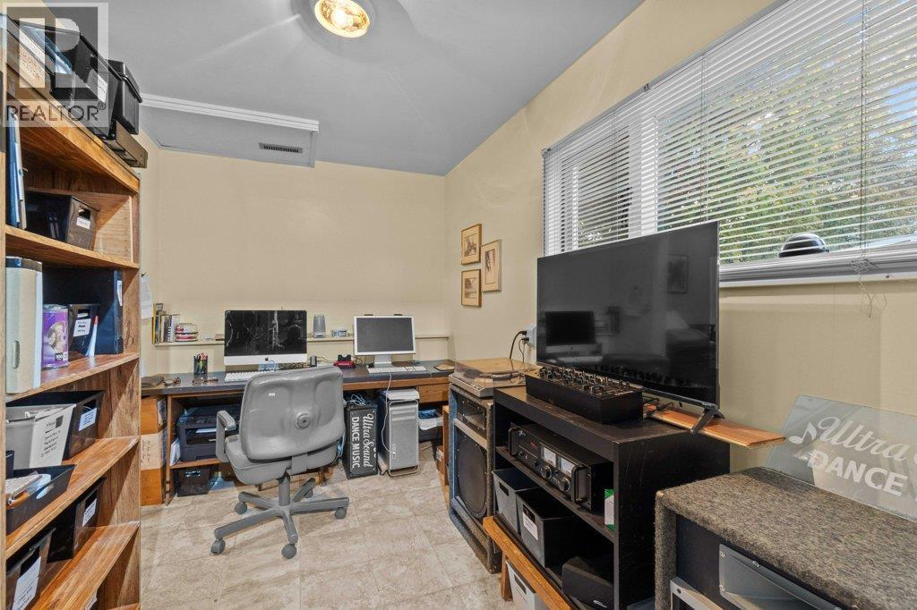  341 2 Street Southeast, Salmon Arm