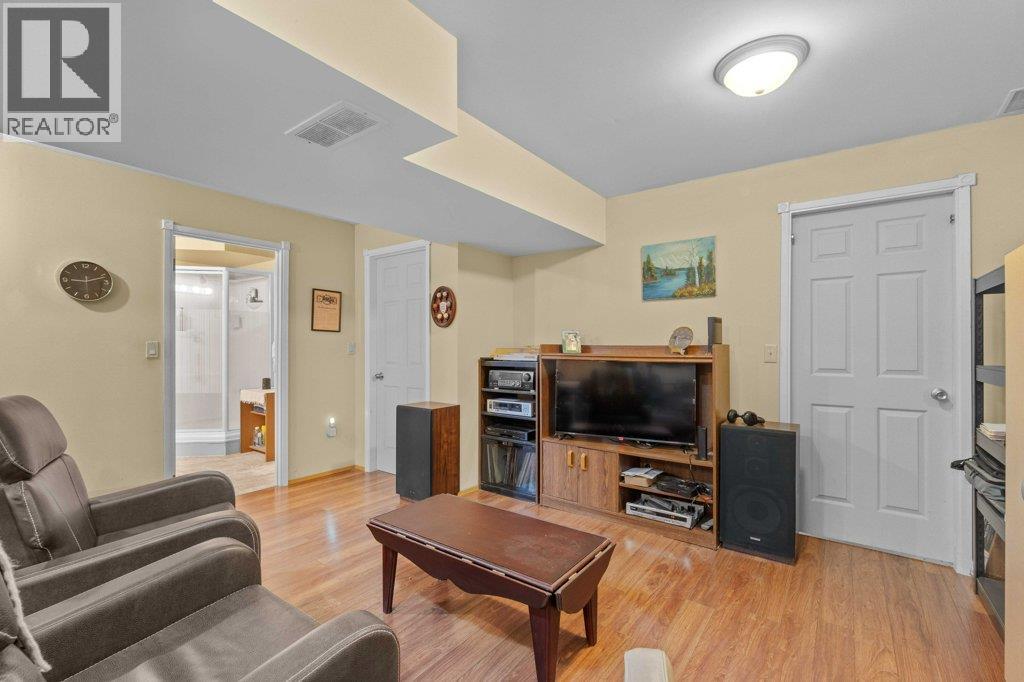  341 2 Street Southeast, Salmon Arm