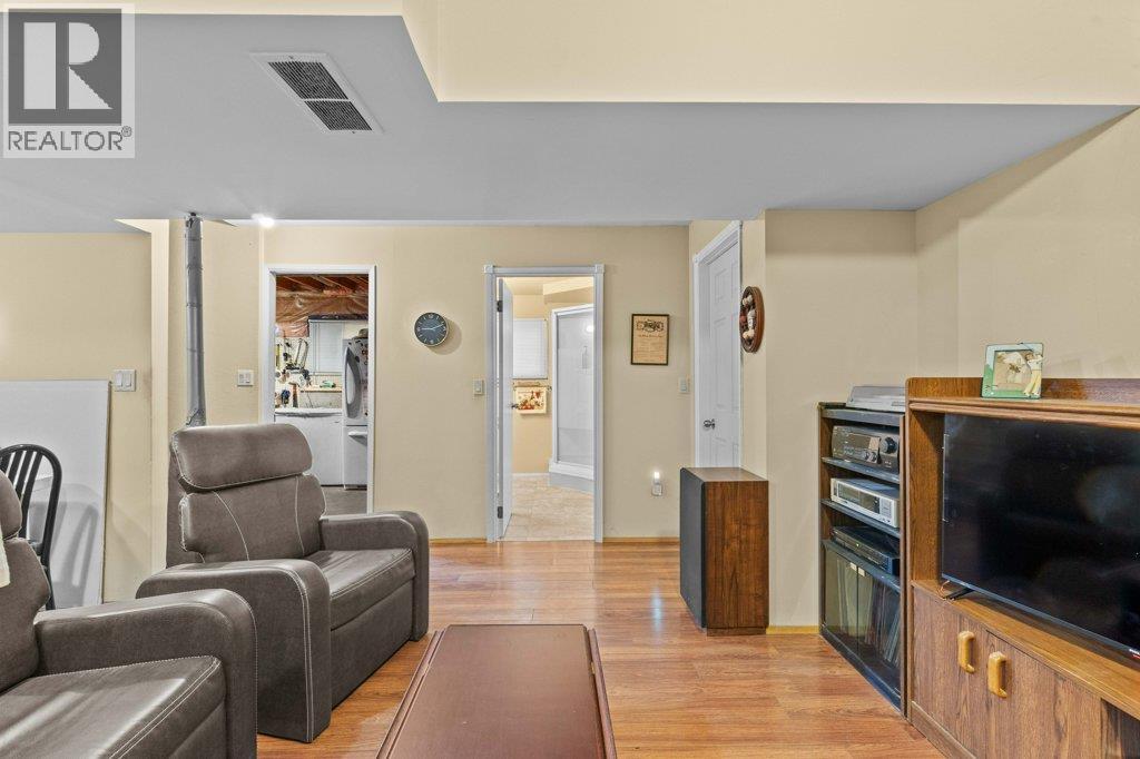  341 2 Street Southeast, Salmon Arm