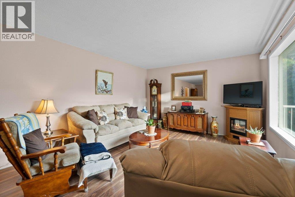  341 2 Street Southeast, Salmon Arm