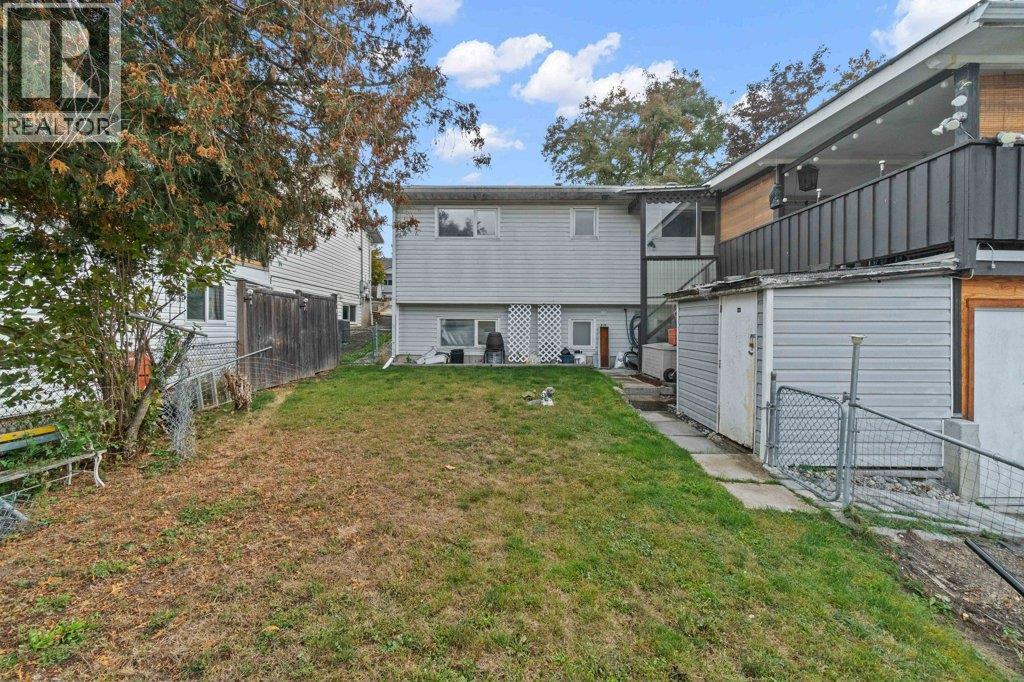  341 2 Street Southeast, Salmon Arm