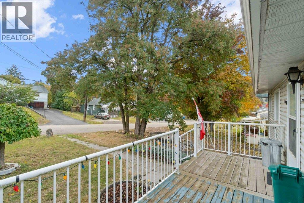  341 2 Street Southeast, Salmon Arm