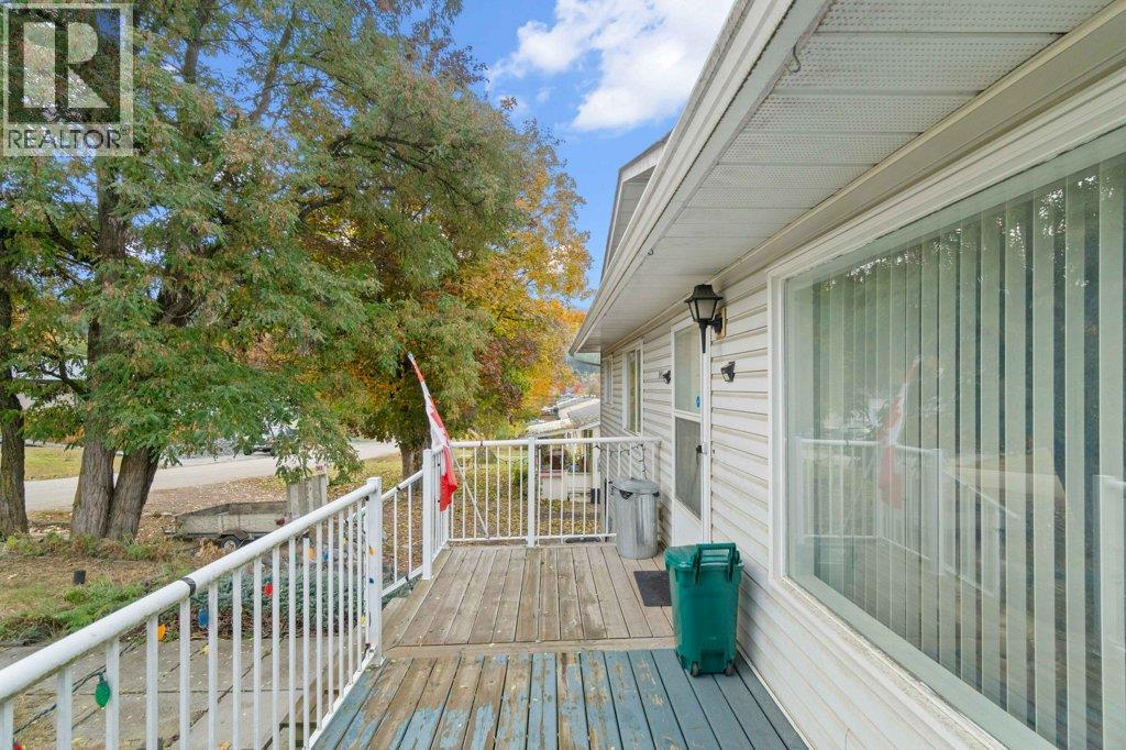  341 2 Street Southeast, Salmon Arm