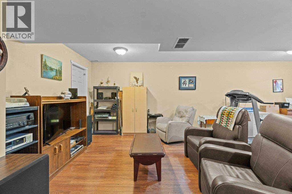  341 2 Street Southeast, Salmon Arm