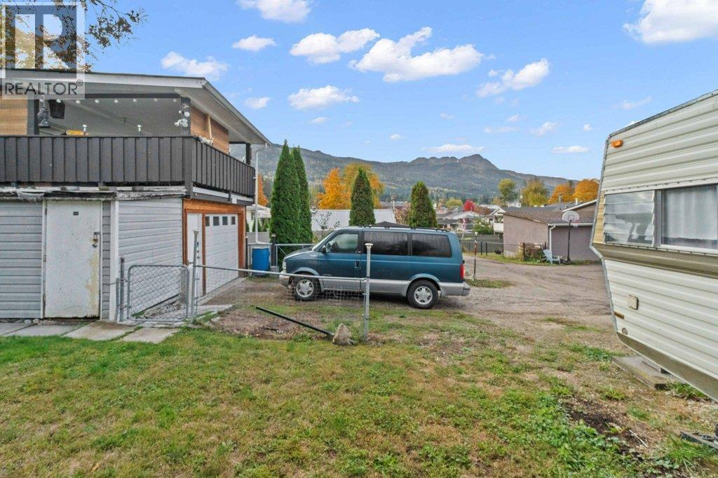  341 2 Street Southeast, Salmon Arm