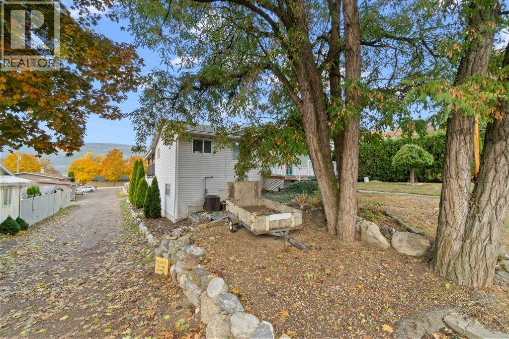  341 2 Street Southeast, Salmon Arm