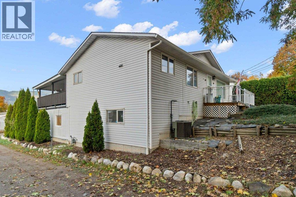  341 2 Street Southeast, Salmon Arm