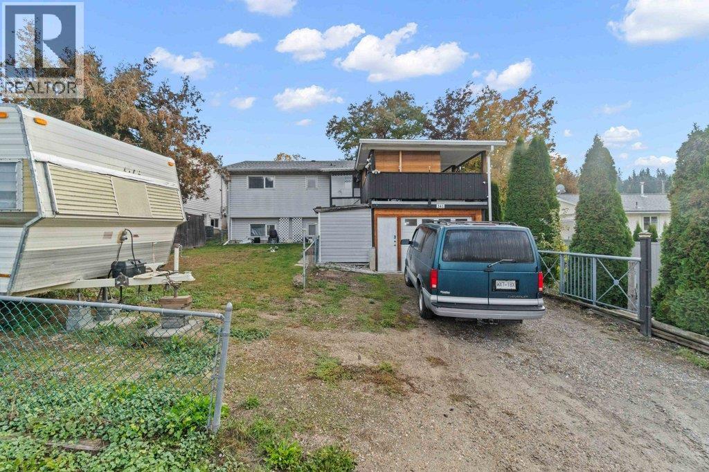  341 2 Street Southeast, Salmon Arm