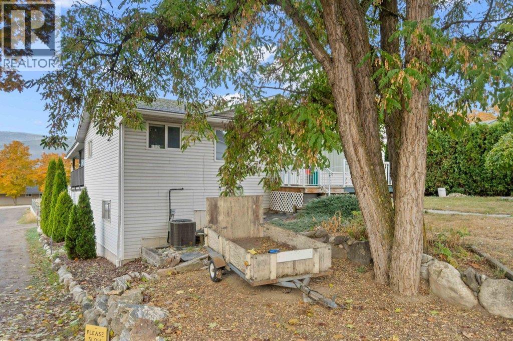  341 2 Street Southeast, Salmon Arm