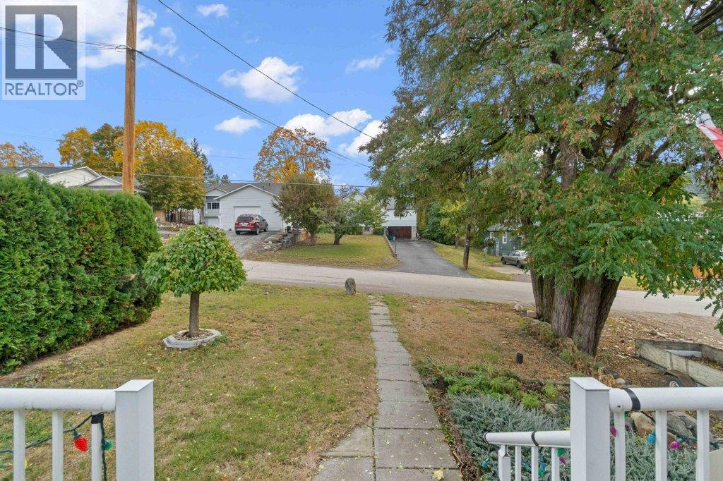  341 2 Street Southeast, Salmon Arm