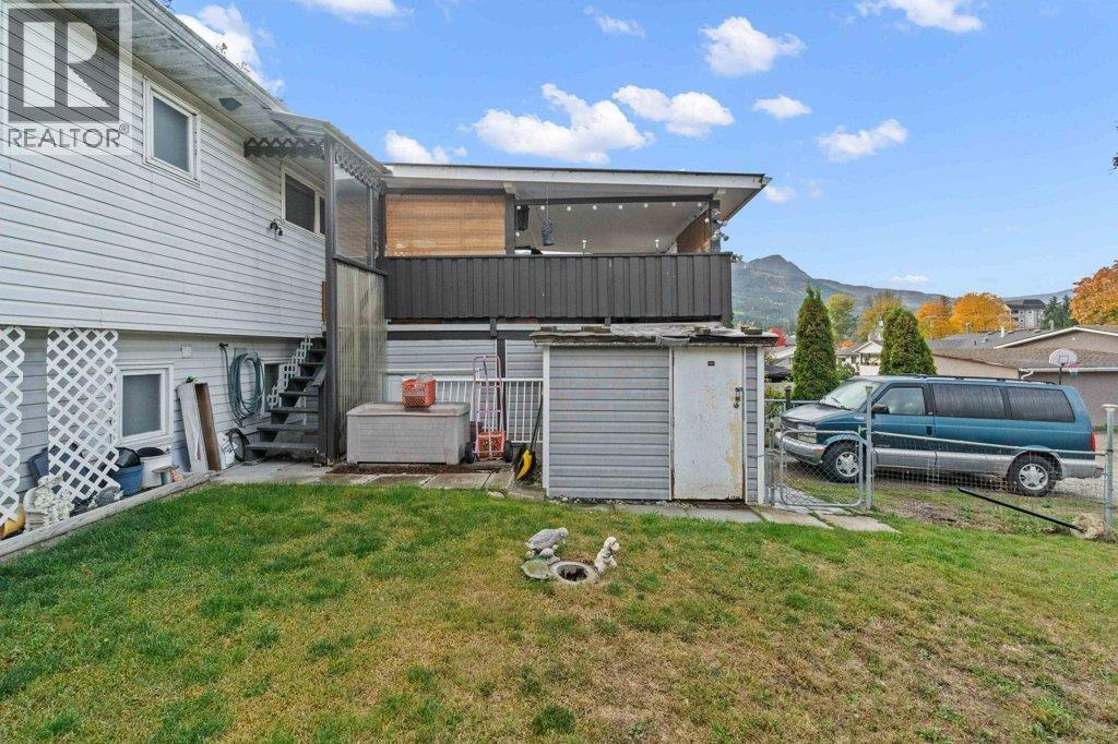  341 2 Street Southeast, Salmon Arm