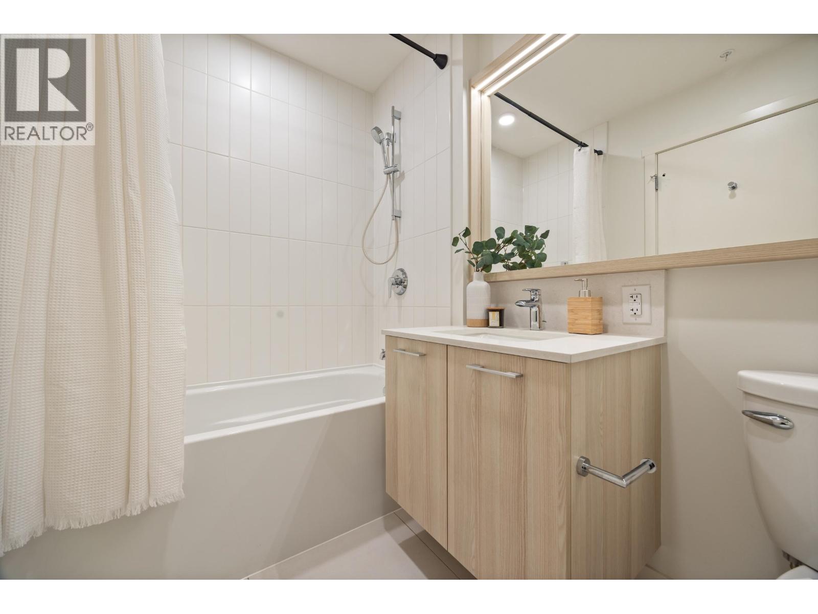 222 735 ANSKAR COURT, Coquitlam