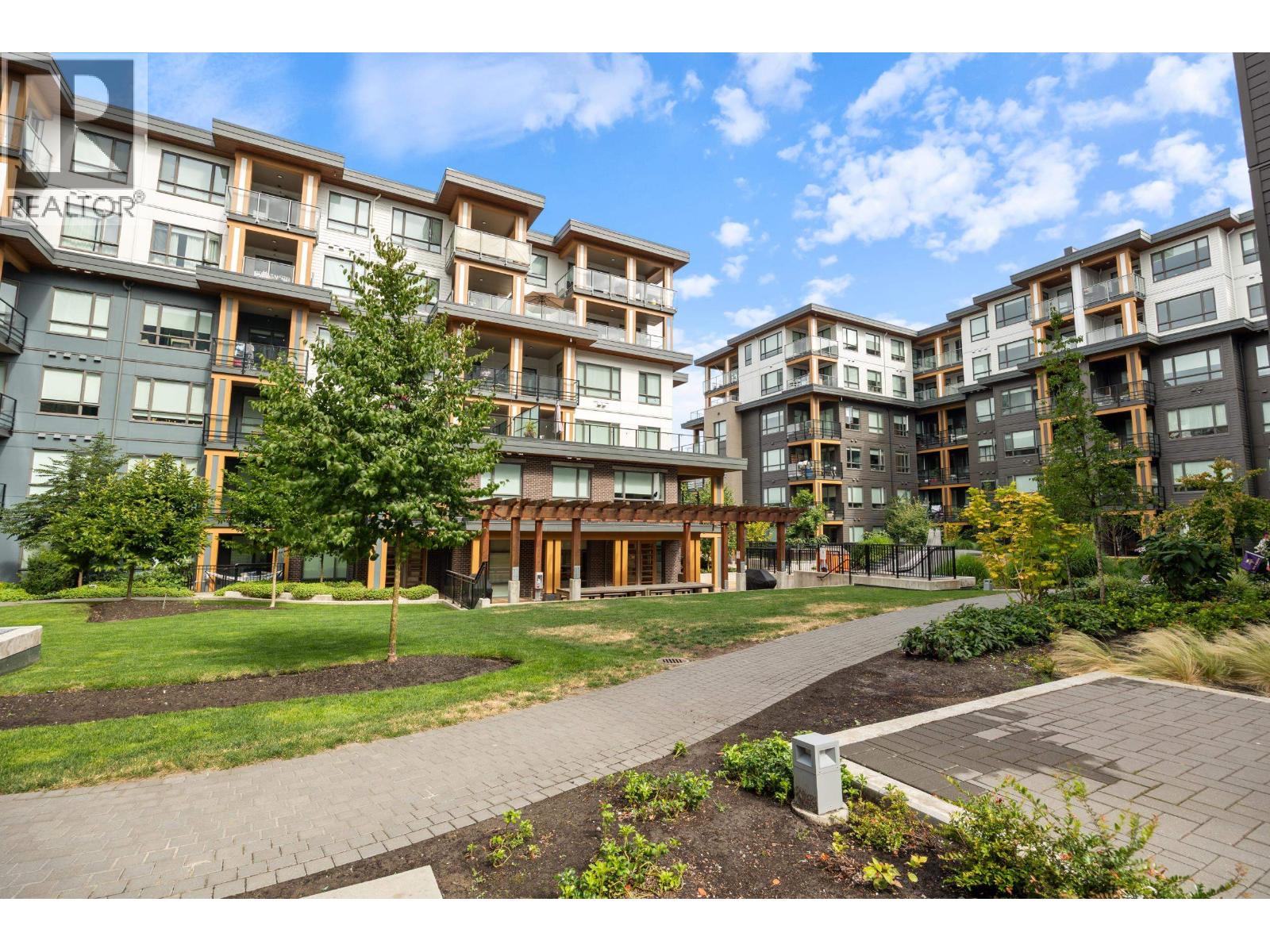 222 735 ANSKAR COURT, Coquitlam