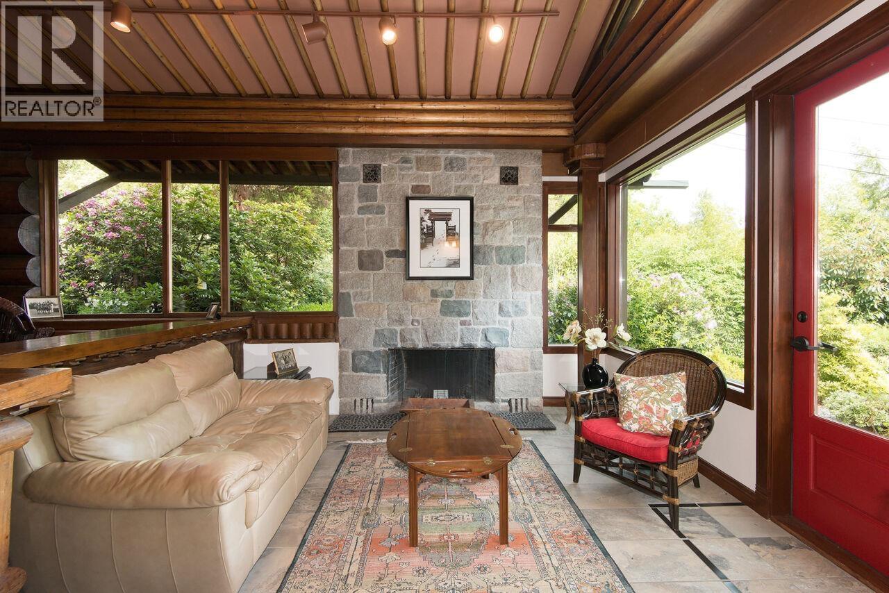 704 235 KEITH ROAD, West Vancouver