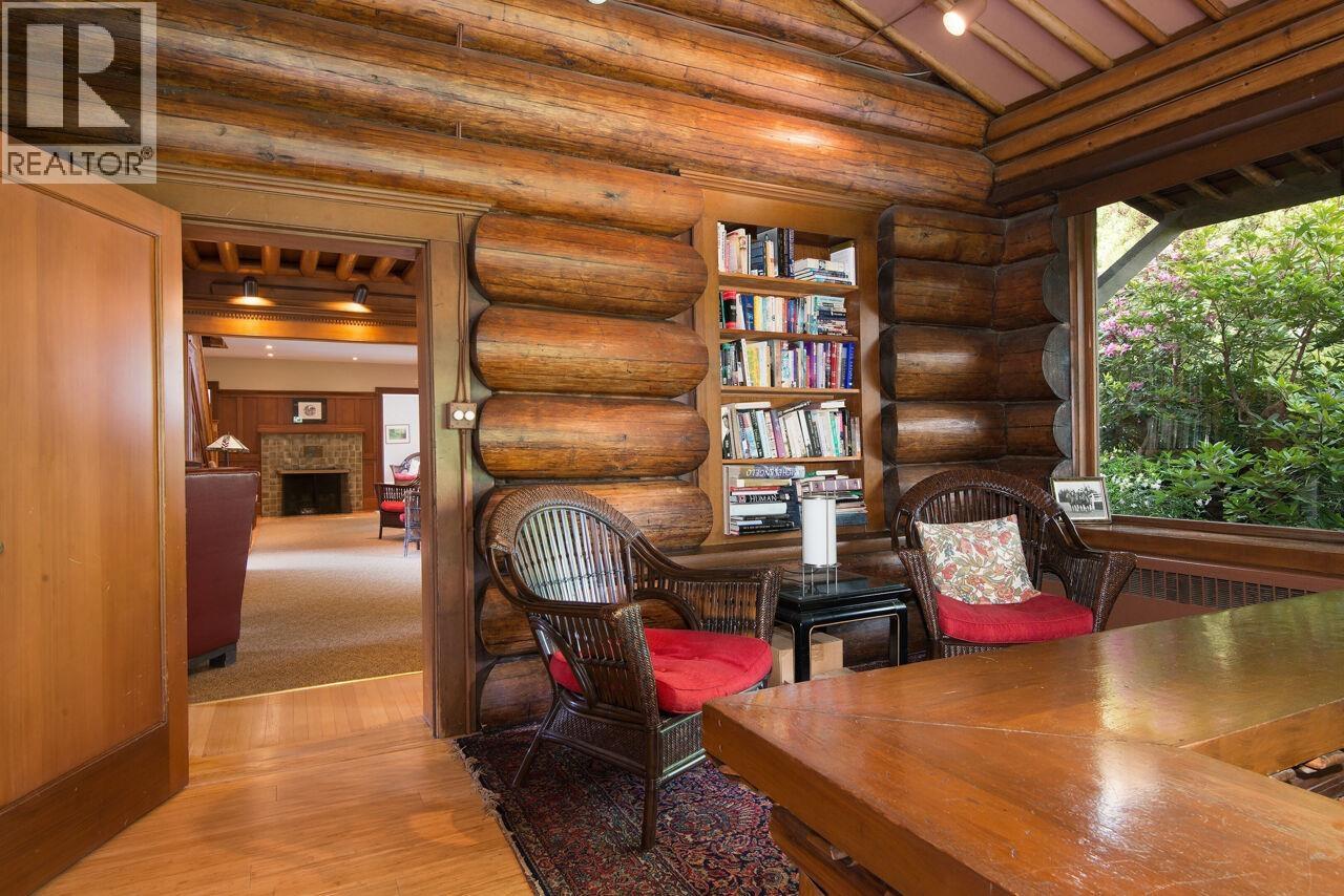 704 235 KEITH ROAD, West Vancouver