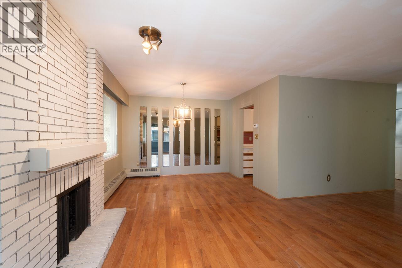 704 235 KEITH ROAD, West Vancouver