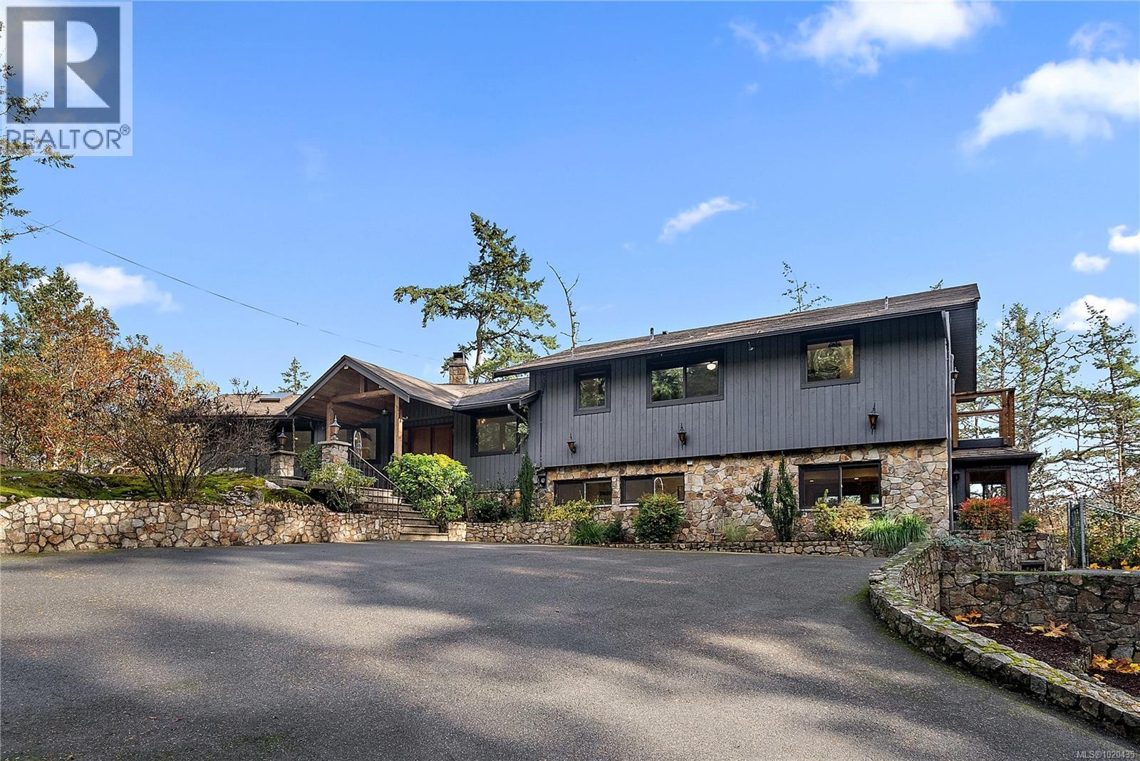 235 Hartland Ave, Saanich