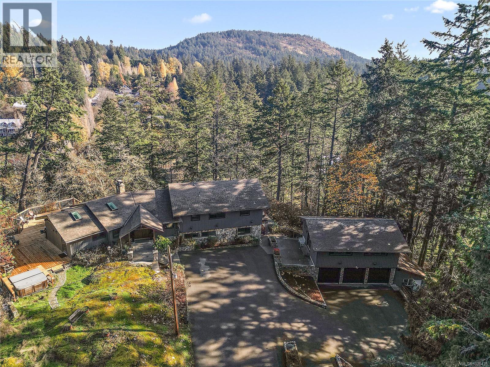 235 Hartland Ave, Saanich