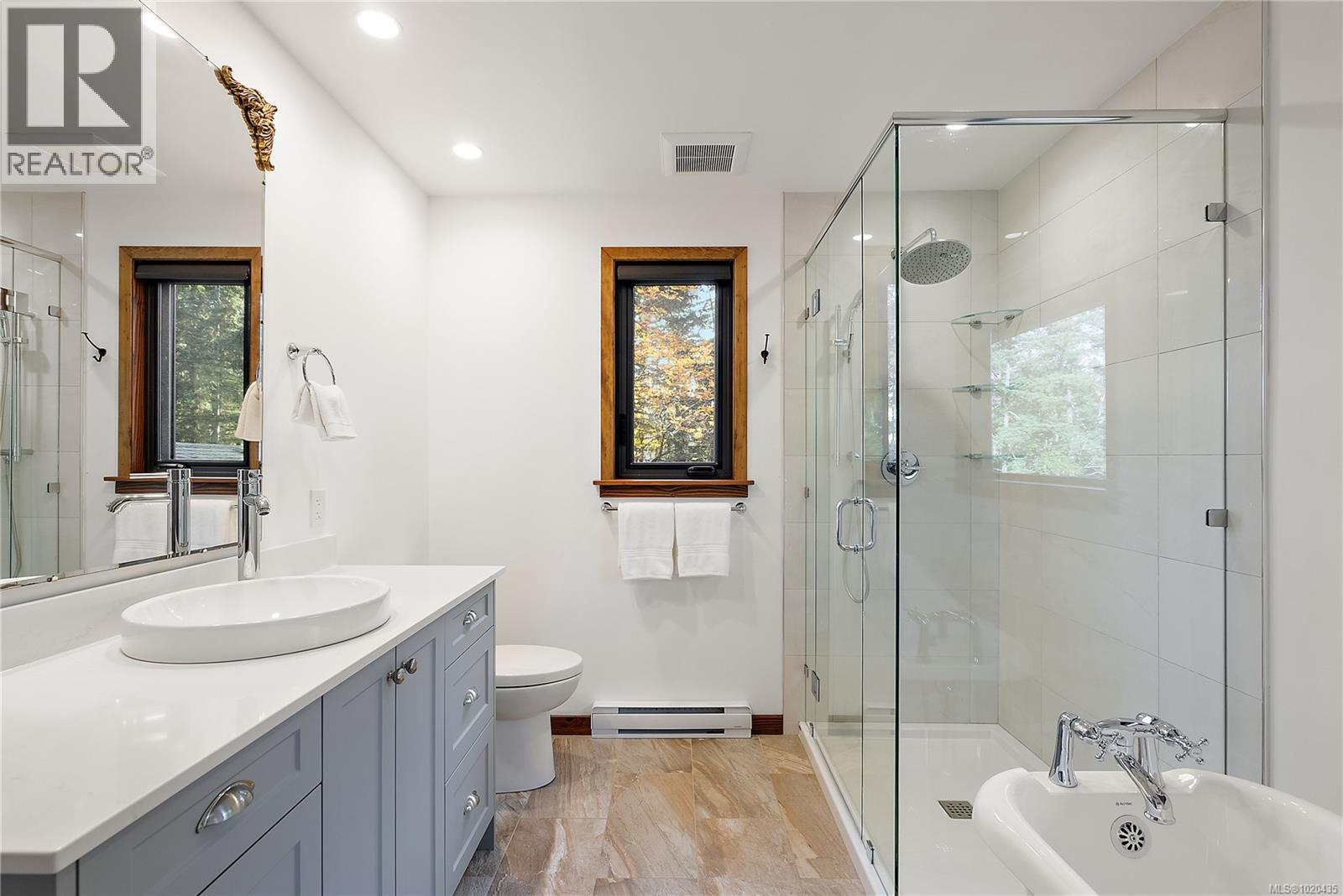 235 Hartland Ave, Saanich