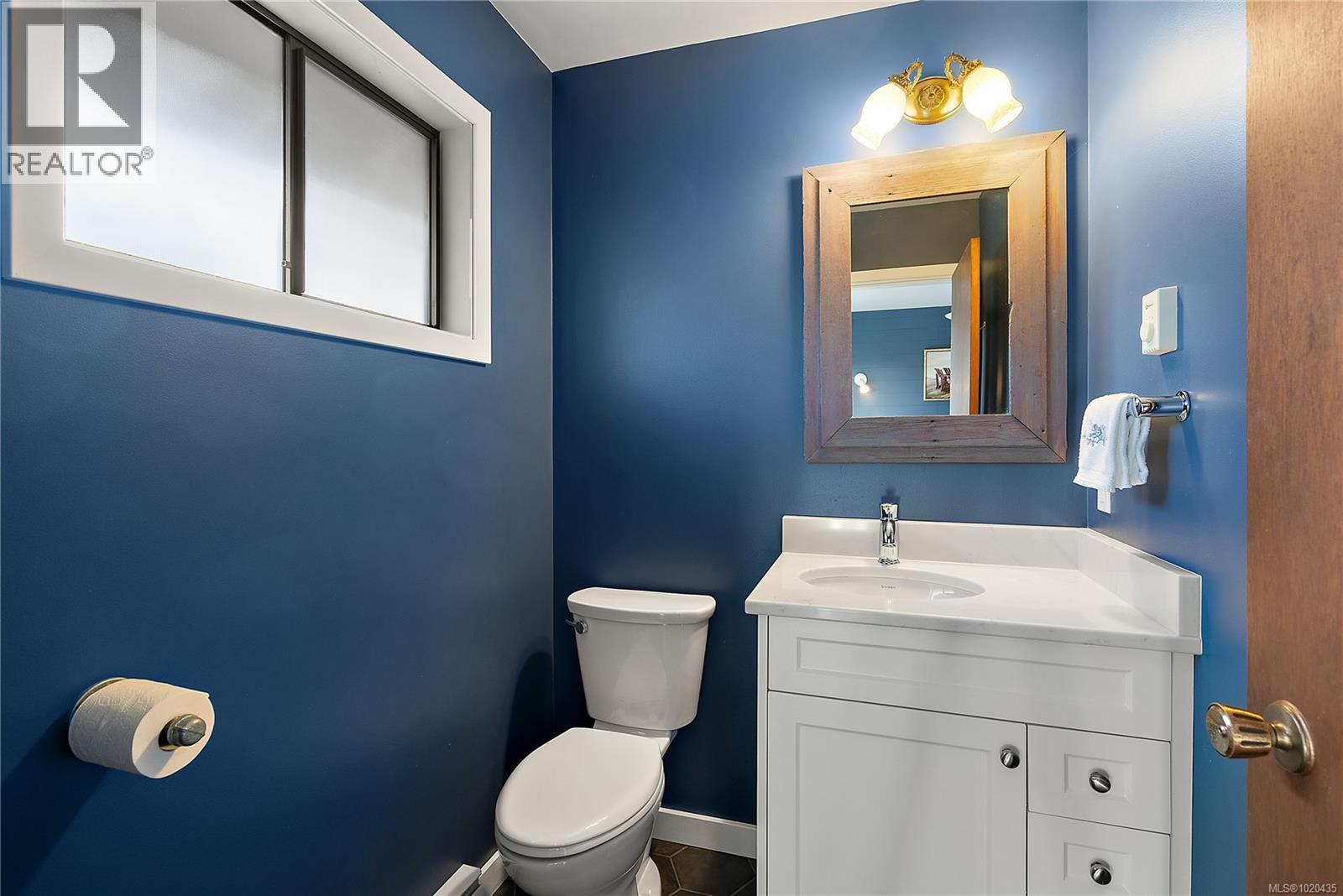 235 Hartland Ave, Saanich