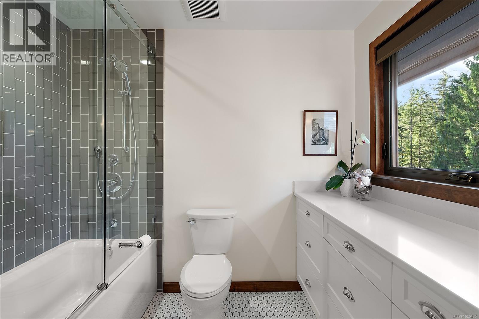 235 Hartland Ave, Saanich