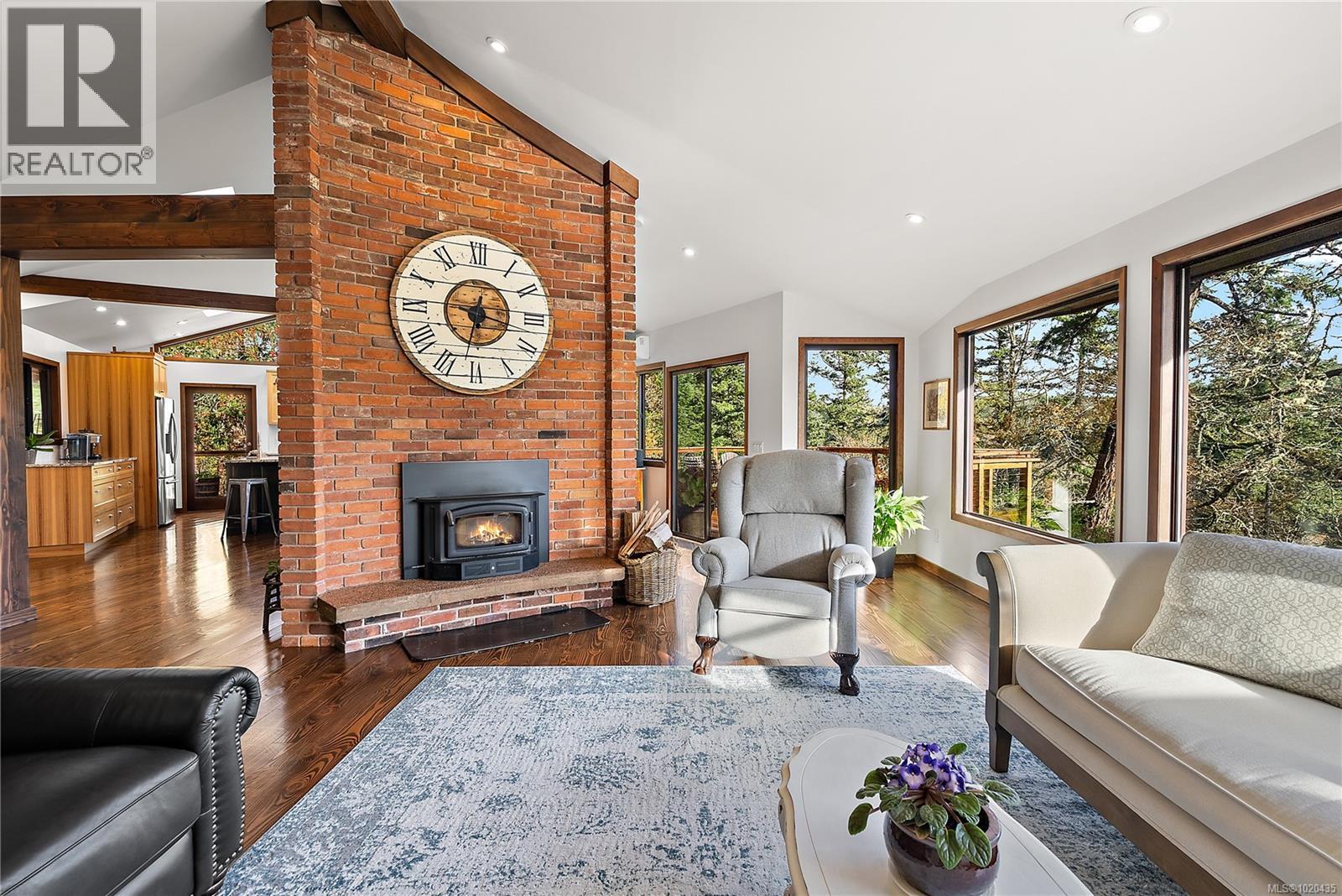 235 Hartland Ave, Saanich