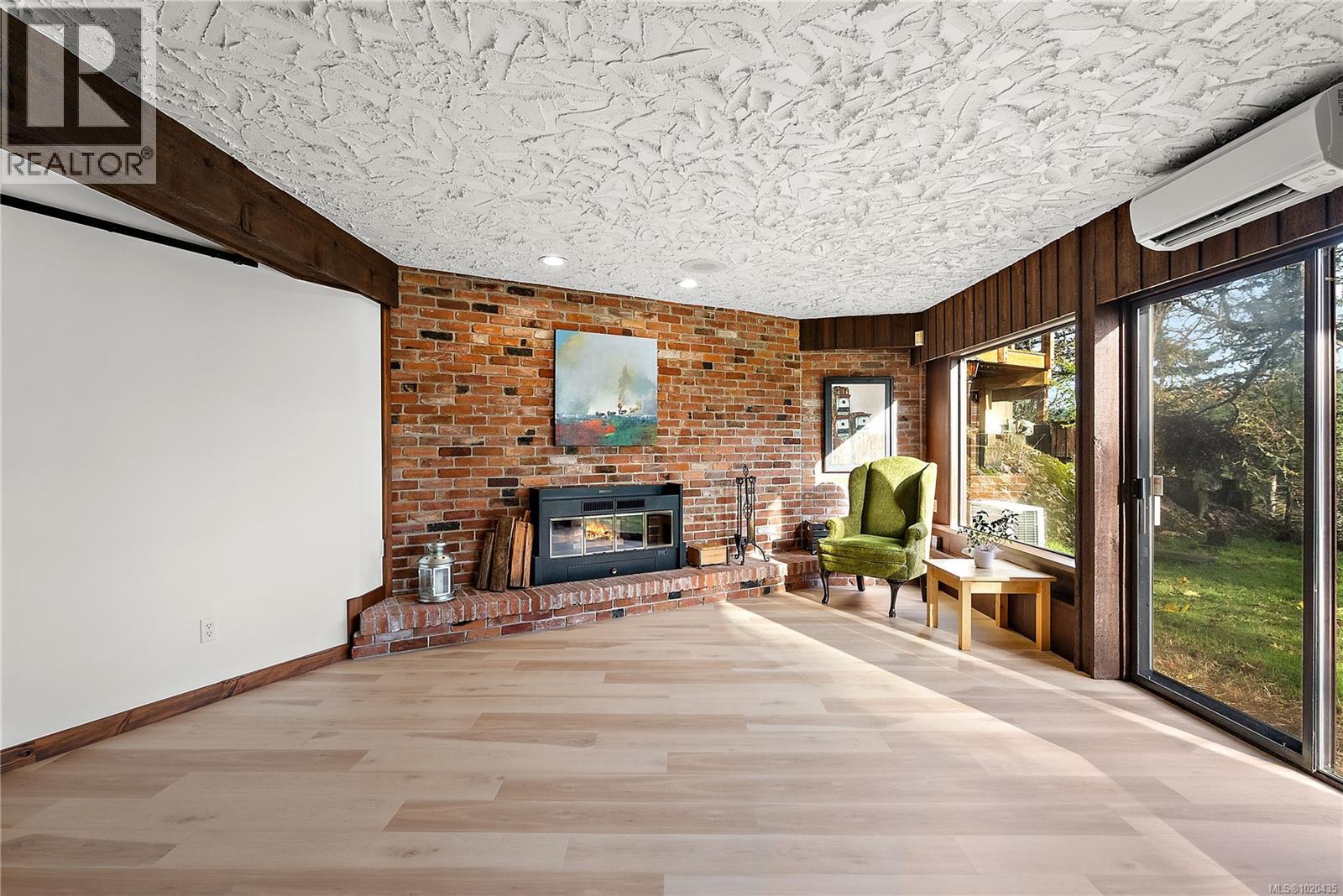 235 Hartland Ave, Saanich