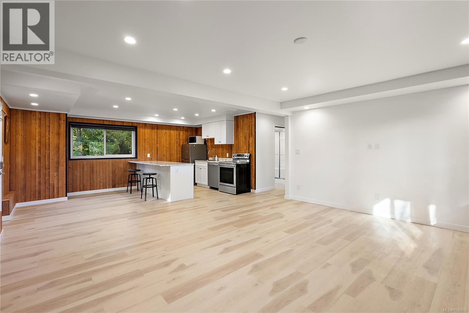 235 Hartland Ave, Saanich