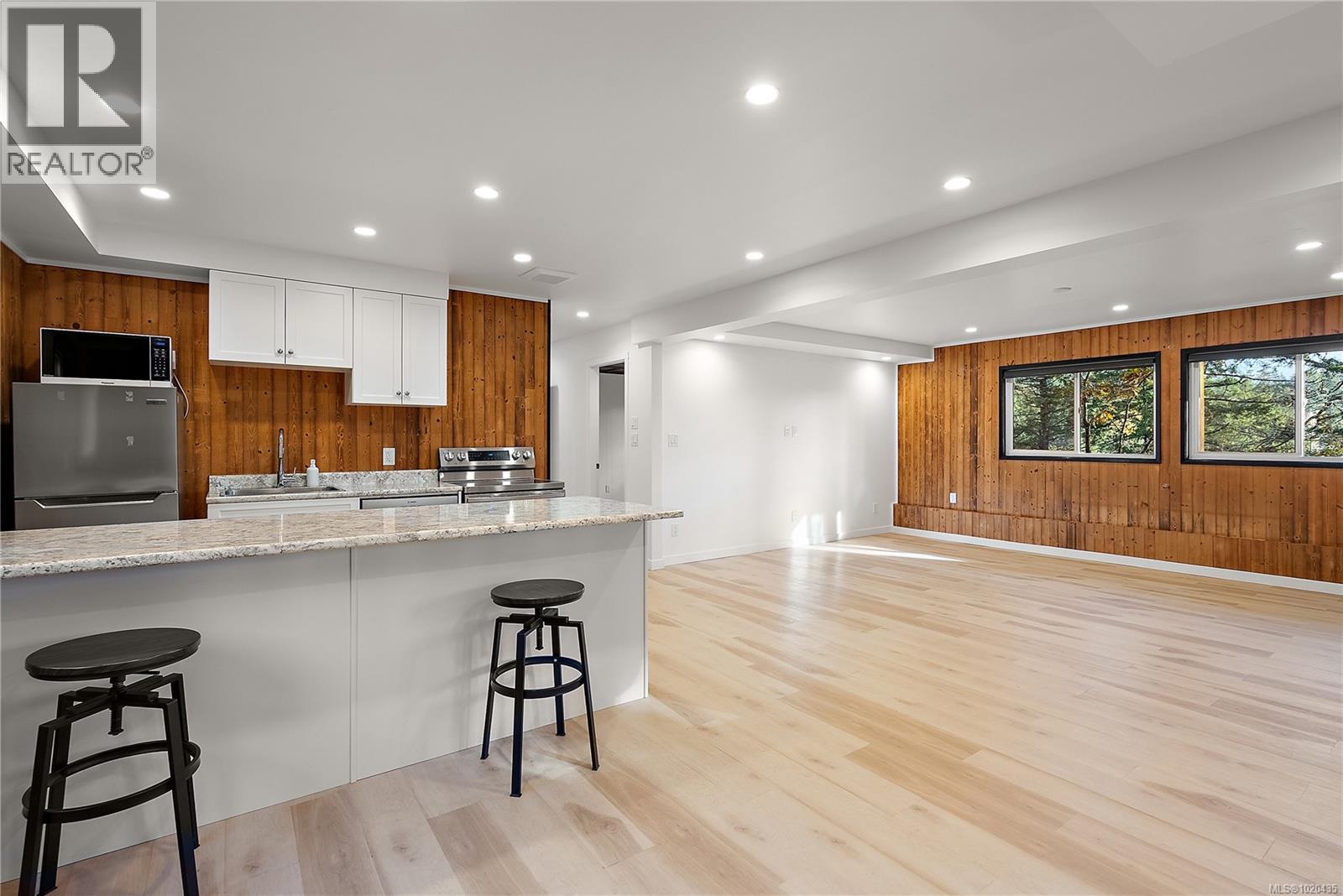 235 Hartland Ave, Saanich