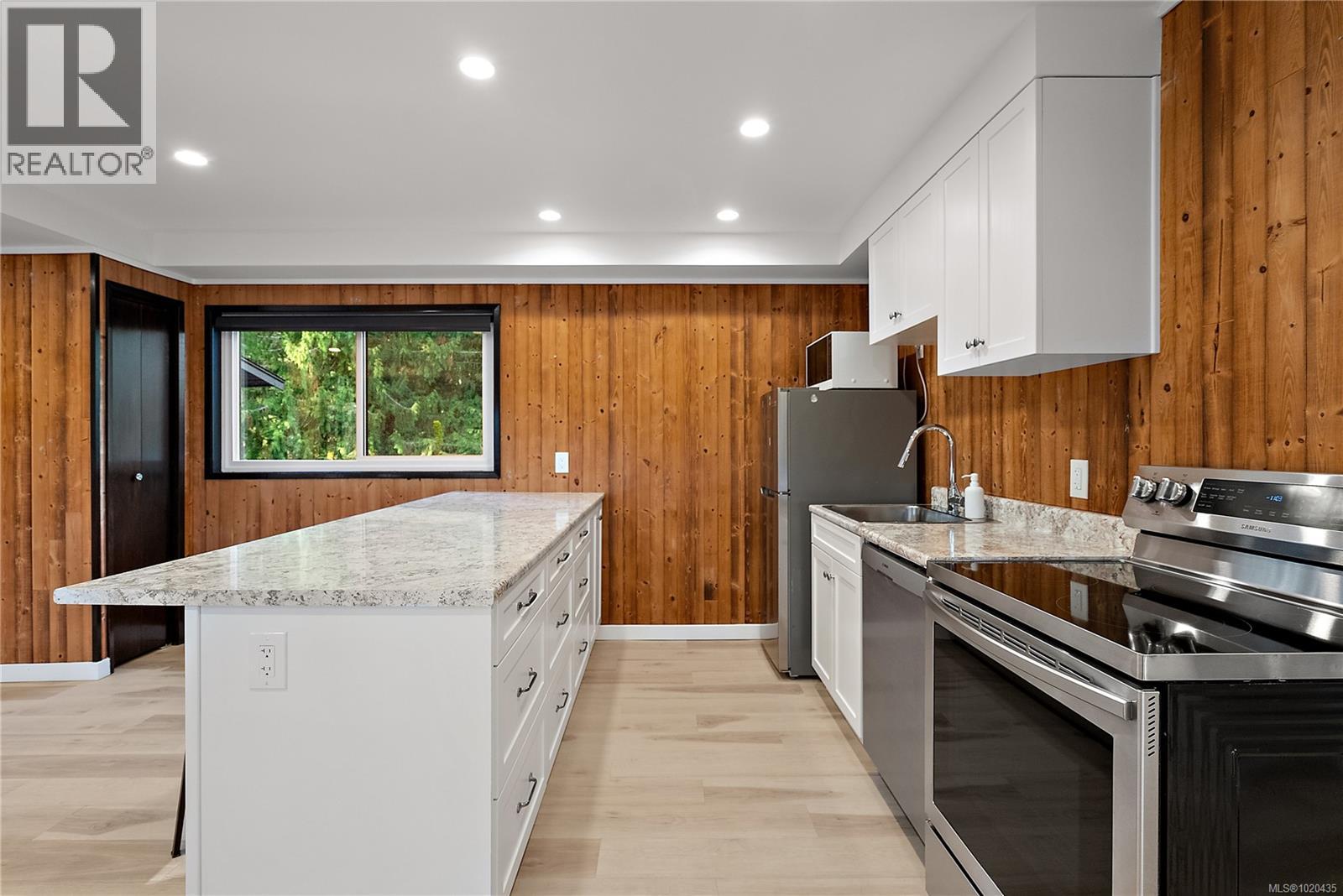 235 Hartland Ave, Saanich