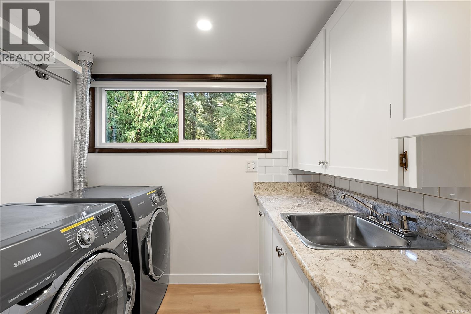 235 Hartland Ave, Saanich