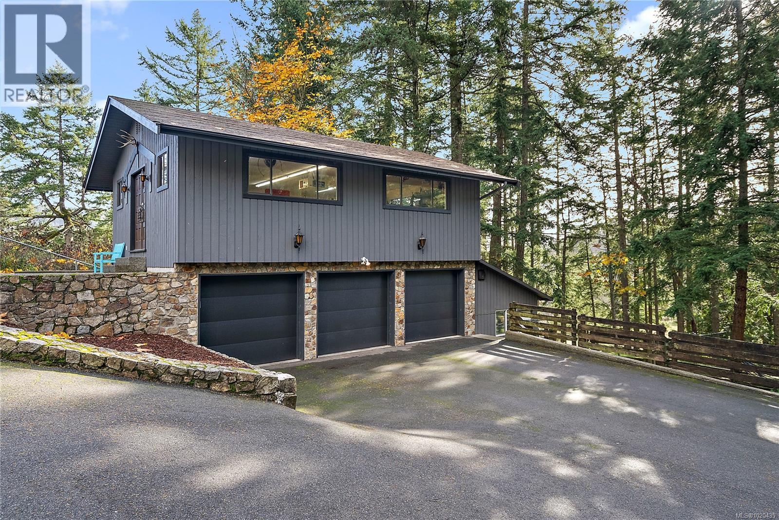 235 Hartland Ave, Saanich