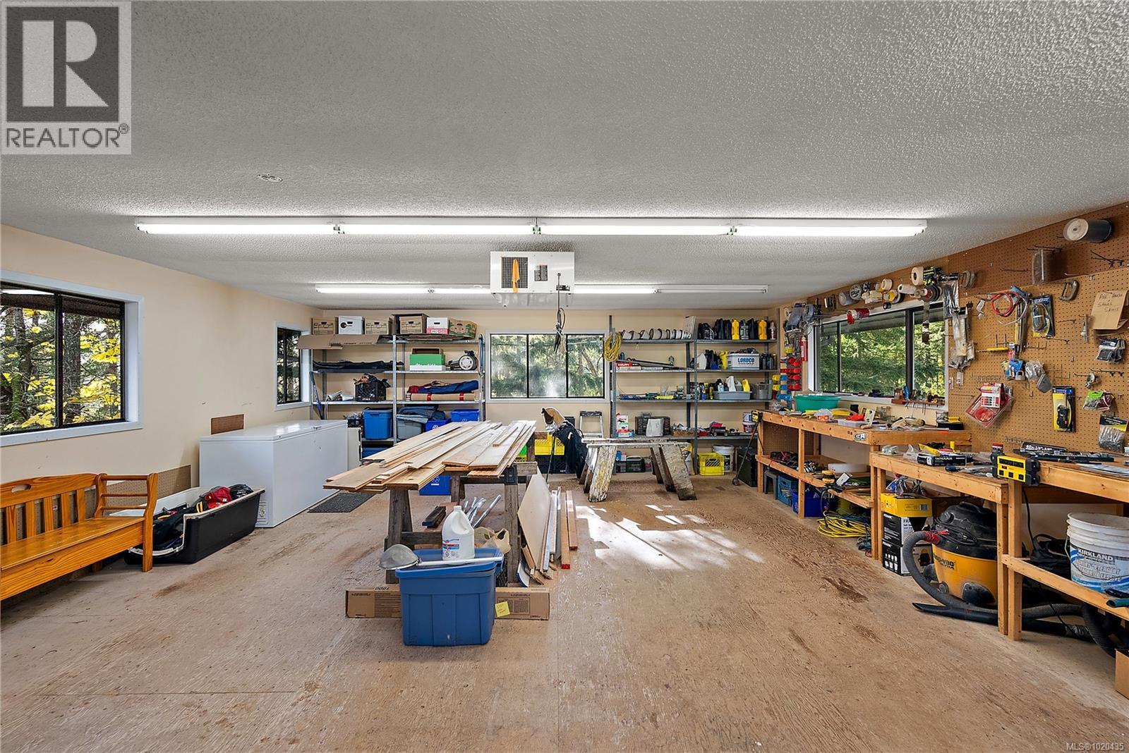 235 Hartland Ave, Saanich