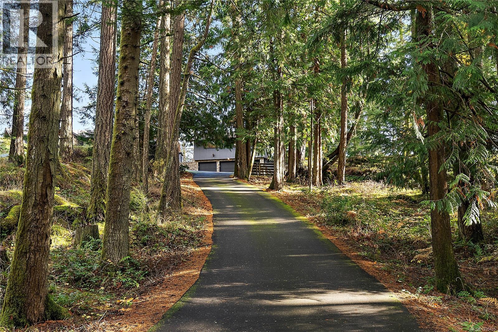 235 Hartland Ave, Saanich