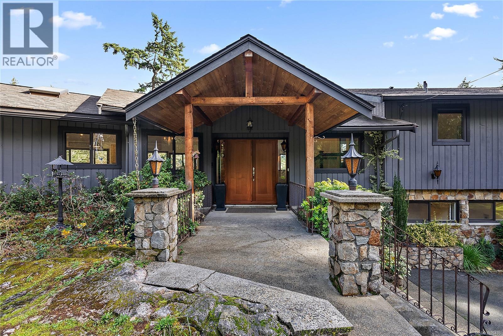 235 Hartland Ave, Saanich